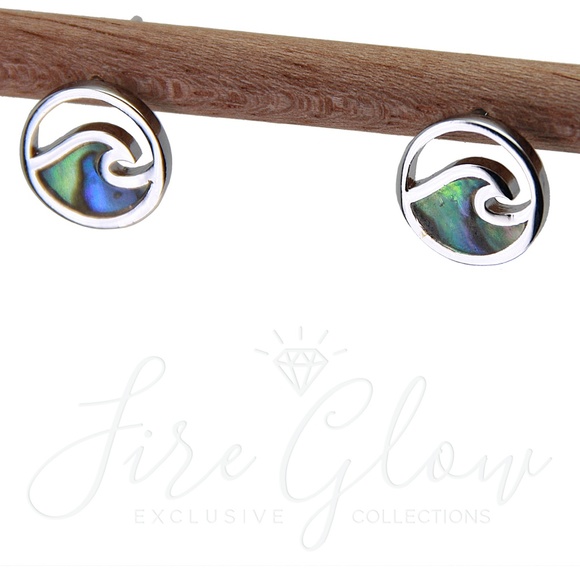 Rhodium Plated Oyster Shell Wave Earring - Picture 7 of 11